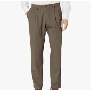 Dockers Men's Classic Fit Pleated Cotton Pants W42 L34